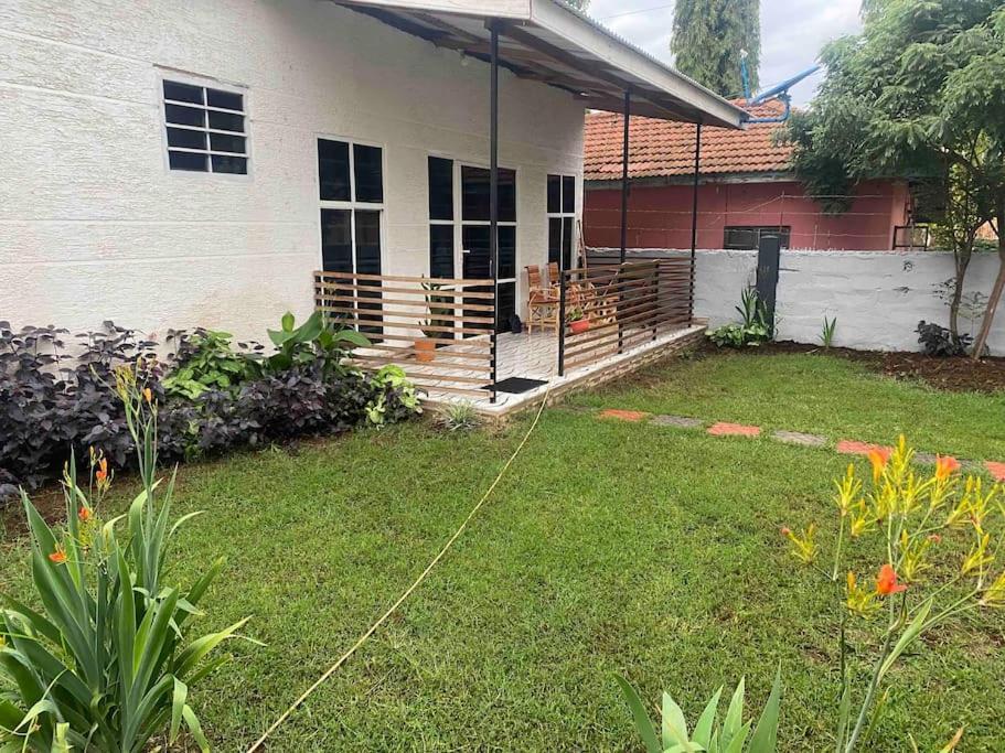 Ferienwohnung Town Retreat Moshi Exterior foto